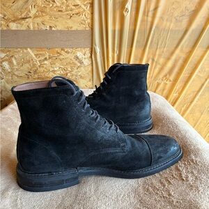 Frye Seth Toe Cap Black Lace Up Suede Leather Boots
Size 11